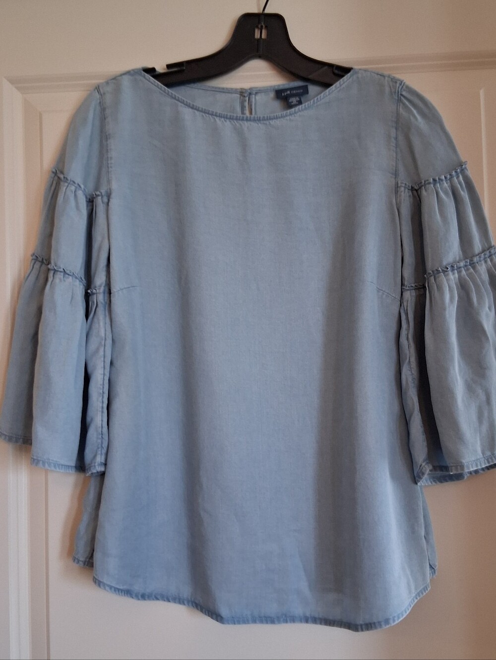 "J. Jill Denim" Women's Chambray Blue Blouse Tiered Bell Sleeves Size XS Petite